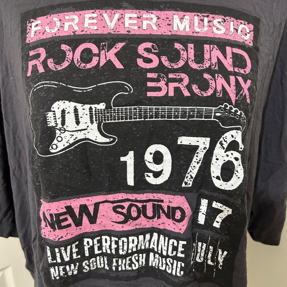 Altar'd State Dark Gray Cropped Graphic Tee Bronx "Forever Music" Size Small - Picture 5 of 6